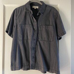 Madewell Denim Short-Sleeve Button-Up Shirt in Lunar Wash | Size M